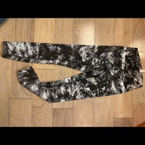 NWT Black and white leggings